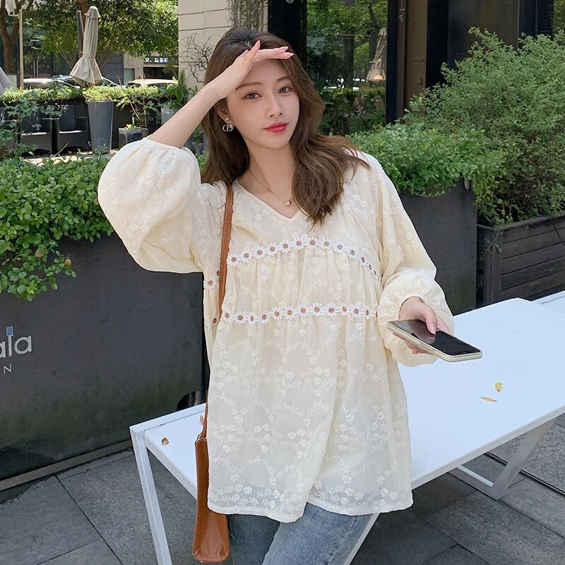 Saldi grūtnieču krekli rudens laternas piedurknēm ar V-veida kakla izgriezumu ar ziedu izšuvumu Grūtnieču mežģīņu krekls Modes grūtniecības blūzes