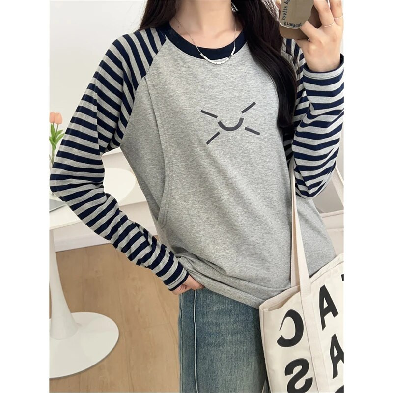 Krekls ar garām piedurknēm barojošām mātēm, kas valkā grūtnieču apģērbu 9263