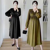 2023. gada rudens/ziemas grūtnieču kleita ar garām piedurknēm ar V-veida kakla izgriezumu ar augstu vidukli