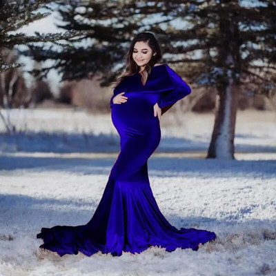 Grūtnieču nāriņas kleita bez pleciem Zelta samta grezna grūtniecības fotogrāfija Fotosesija grūtniecēm Ziemas maksi kleita