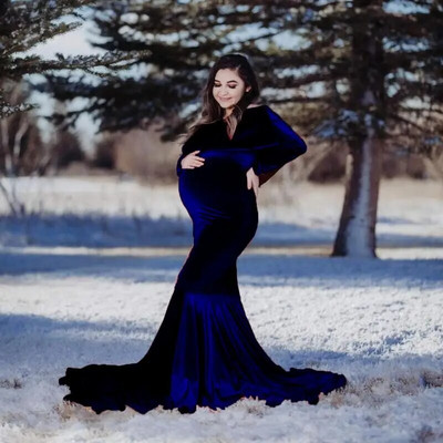 Grūtnieču nāriņas kleita bez pleciem Zelta samta grezna grūtniecības fotogrāfija Fotosesija grūtniecēm Ziemas maksi kleita