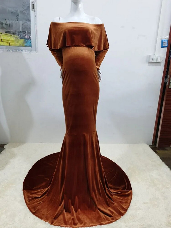 Grūtnieču nāriņas kleita bez pleciem Zelta samta grezna grūtniecības fotogrāfija Fotosesija grūtniecēm Ziemas maksi kleita