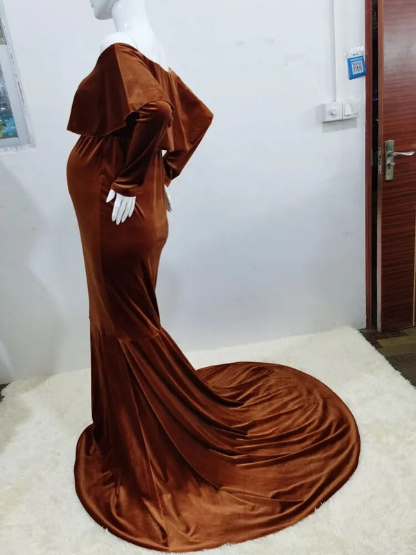 Grūtnieču nāriņas kleita bez pleciem Zelta samta grezna grūtniecības fotogrāfija Fotosesija grūtniecēm Ziemas maksi kleita