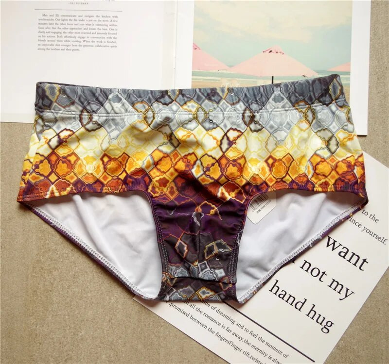 2021 m. vasaros vyriški maudymosi kostiumėliai šortai Firminiai paplūdimio drabužiai Seksualūs maudymosi lagaminai Vyriški maudymosi kostiumėliai žemu juosmeniu, kvėpuojantis paplūdimio drabužis