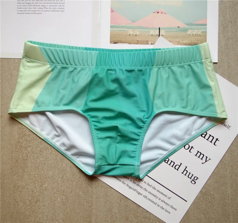 2021 m. vasaros vyriški maudymosi kostiumėliai šortai Firminiai paplūdimio drabužiai Seksualūs maudymosi lagaminai Vyriški maudymosi kostiumėliai žemu juosmeniu, kvėpuojantis paplūdimio drabužis