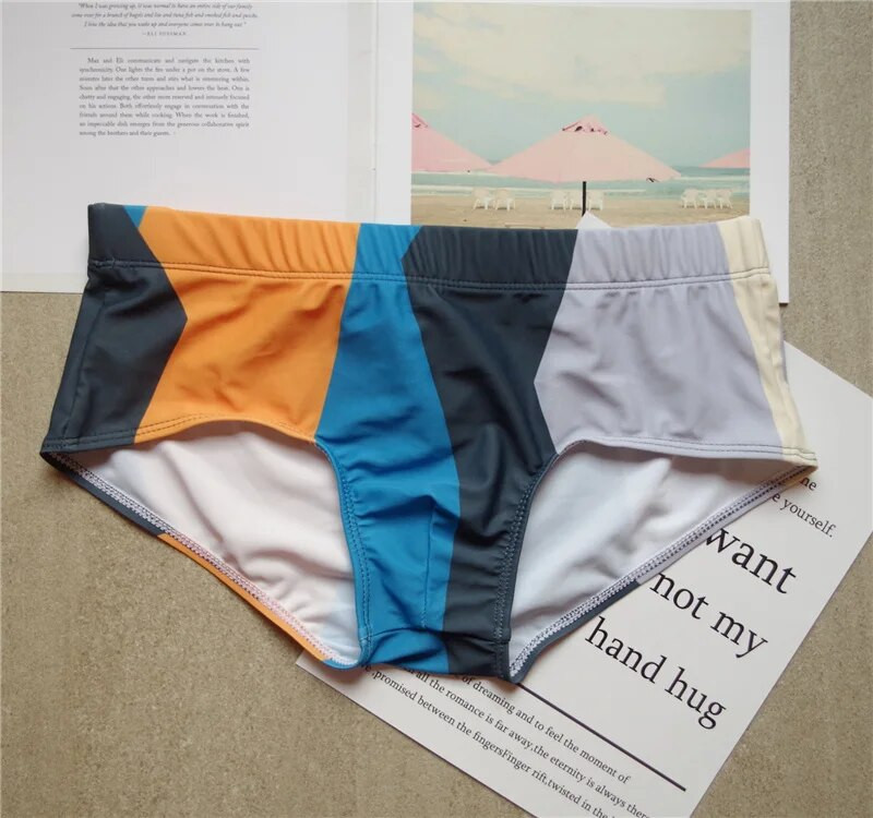 2021 m. vasaros vyriški maudymosi kostiumėliai šortai Firminiai paplūdimio drabužiai Seksualūs maudymosi lagaminai Vyriški maudymosi kostiumėliai žemu juosmeniu, kvėpuojantis paplūdimio drabužis