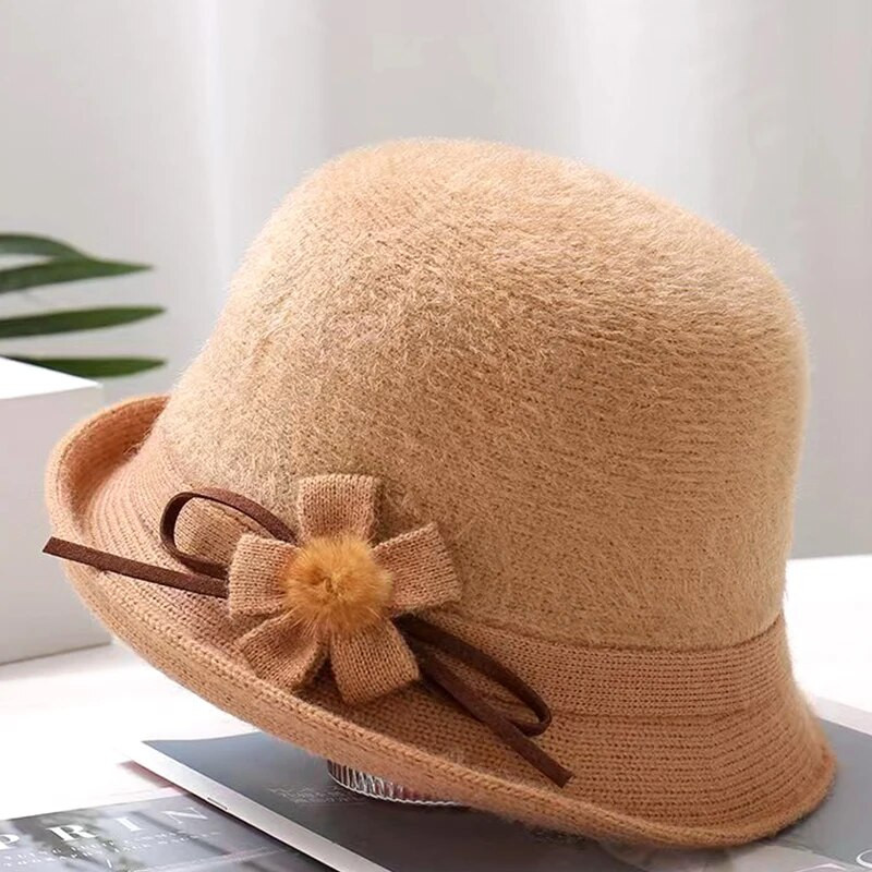 Rudens žiema Vidutinio amžiaus moteriškos šiltos dirbtinės audinės kailio vienspalvės gėlių kepurės Patogios moteriškos megztos vilnonės kepuraitės