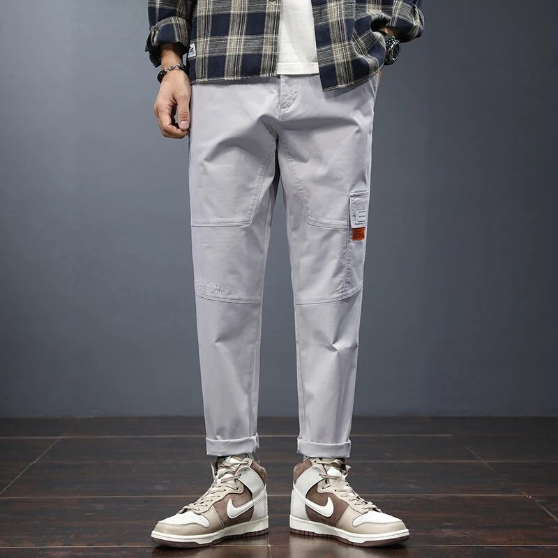 2023. gada rudenī populāras vīriešu ikdienas bikses, mīkstas, ērtas, brīvas, pieguļošas, daļēji elastīgas, plānas vīriešu bikses