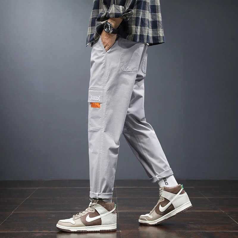 2023. gada rudenī populāras vīriešu ikdienas bikses, mīkstas, ērtas, brīvas, pieguļošas, daļēji elastīgas, plānas vīriešu bikses