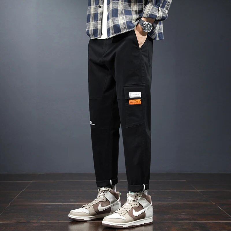 2023. gada rudenī populāras vīriešu ikdienas bikses, mīkstas, ērtas, brīvas, pieguļošas, daļēji elastīgas, plānas vīriešu bikses
