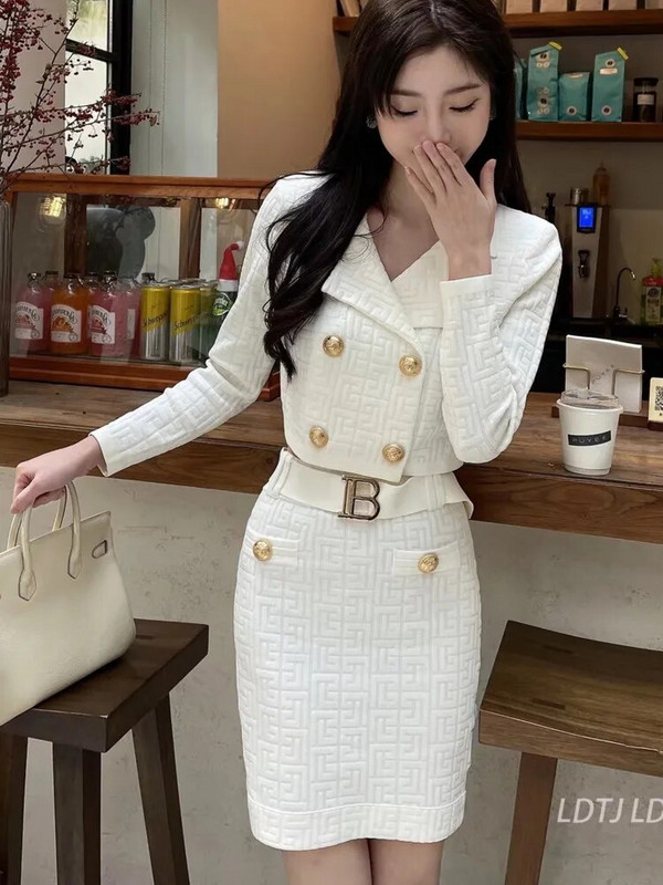 Γαλλικό μικρό αρωματικό κοστούμι 2 τμχ Διπλό κοντό πλεκτό μπλουζάκι + Σετ ελαστικής φούστας με γοφό Γυναικεία πουλόβερ με ζακέτα