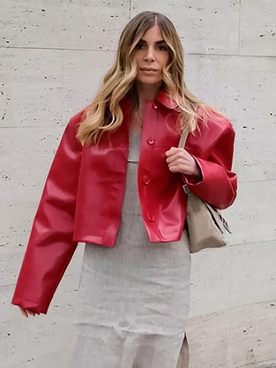 Raudona PU odinė striukė moterims, 2023 m. Prašmatnus retro atvartas Laisvos laisvalaikio trumpos odinės striukės rudens mados motociklų odiniai viršutiniai drabužiai