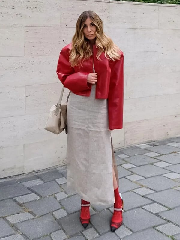 Raudona PU odinė striukė moterims, 2023 m. Prašmatnus retro atvartas Laisvos laisvalaikio trumpos odinės striukės rudens mados motociklų odiniai viršutiniai drabužiai