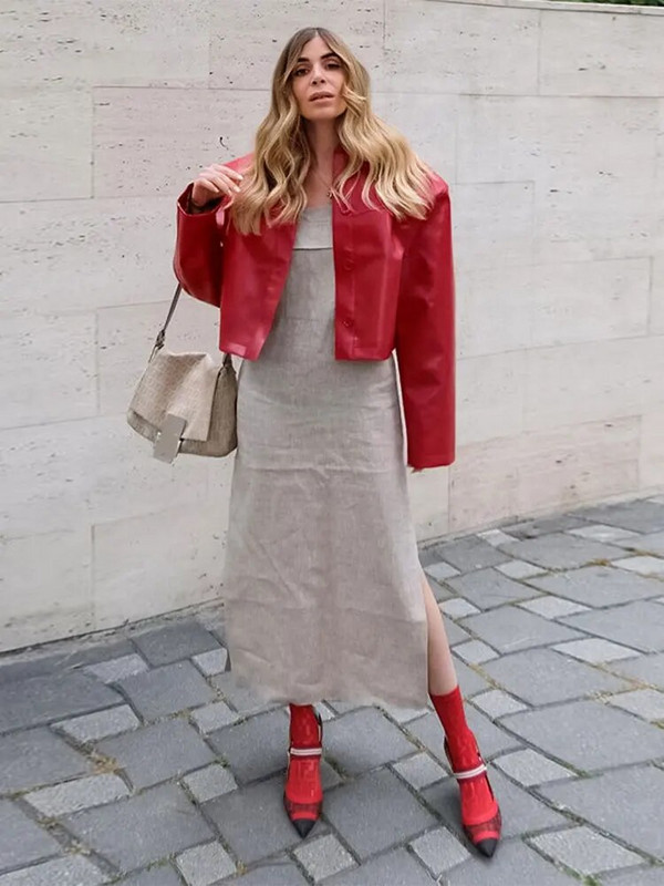 Raudona PU odinė striukė moterims, 2023 m. Prašmatnus retro atvartas Laisvos laisvalaikio trumpos odinės striukės rudens mados motociklų odiniai viršutiniai drabužiai