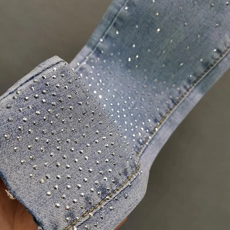Dāmu rotaslietas ar dimantiem izšūtas ielas džinsa bikses sievietēm gaiši zilā krāsā, cauraukumā, džinsi, punk modes potītes legingi Z149