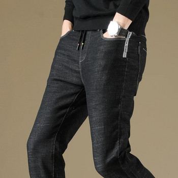 Φθινόπωρο/Χειμώνας 2024 Νέο μοντέρνο τζιν για ανδρική κορεατική έκδοση Slim Fit Παντελόνι μαύρου ποδιού Ελαστικό νεανικό βελούδινο πάχυνση