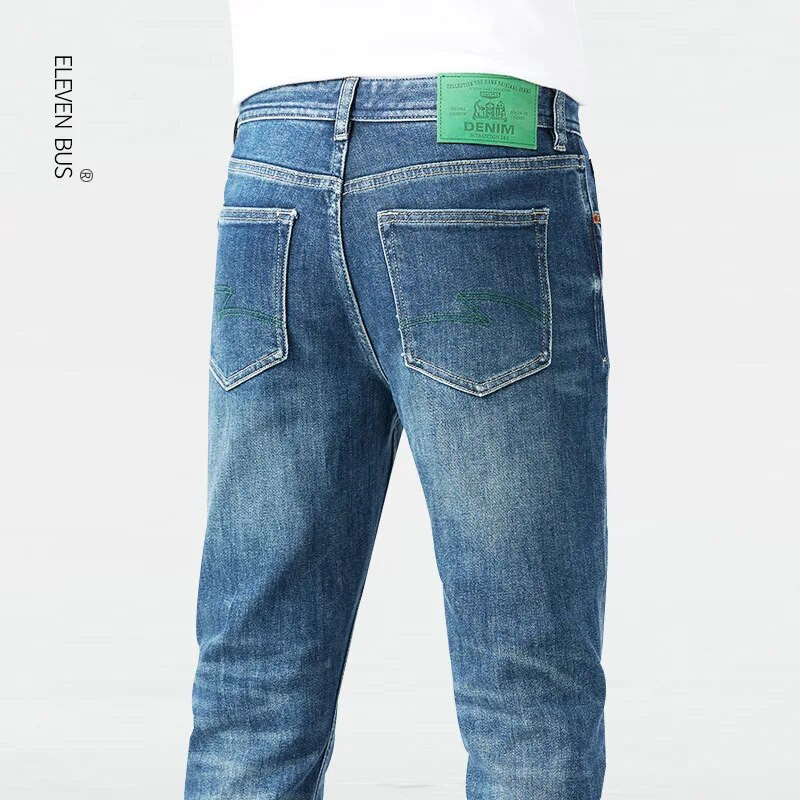 Új, csúcskategóriás férfi, egyenes szárú, karcsúsított lábszárú farmer divatosan mosott férfi farmernadrág