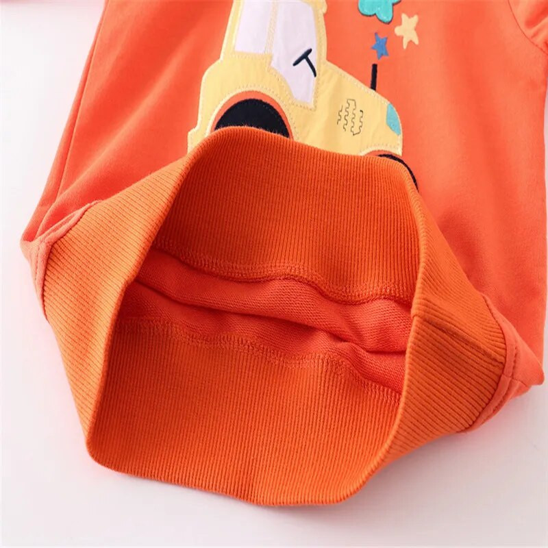 Lēcamie metri Zēnu sporta krekli ar automašīnu izšuvumu Kokvilna bērnu apģērbi rudens pavasara modes mazuļu tērpi ar kapuci