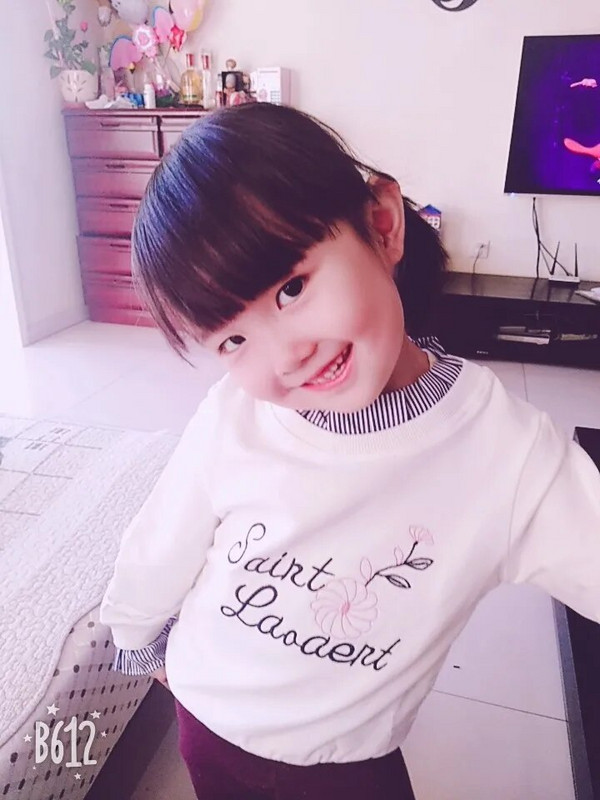 2023. gada pavasaris, rudens 3–11 12 gadi, pusaudžu kapuces, apdrukas ar burtu apdruku bērniem.