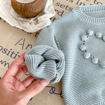 Нов есенен стил Бебешко момиченце Бебешко сладко ръчно изработено плетено топче Любовно издълбано горнище на пуловер