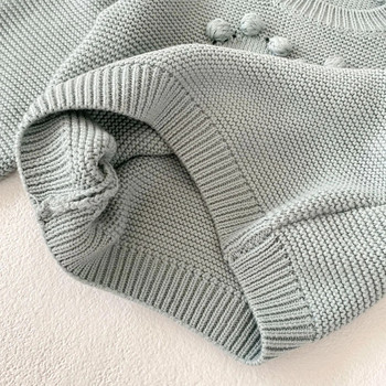 Нов есенен стил Бебешко момиченце Бебешко сладко ръчно изработено плетено топче Любовно издълбано горнище на пуловер