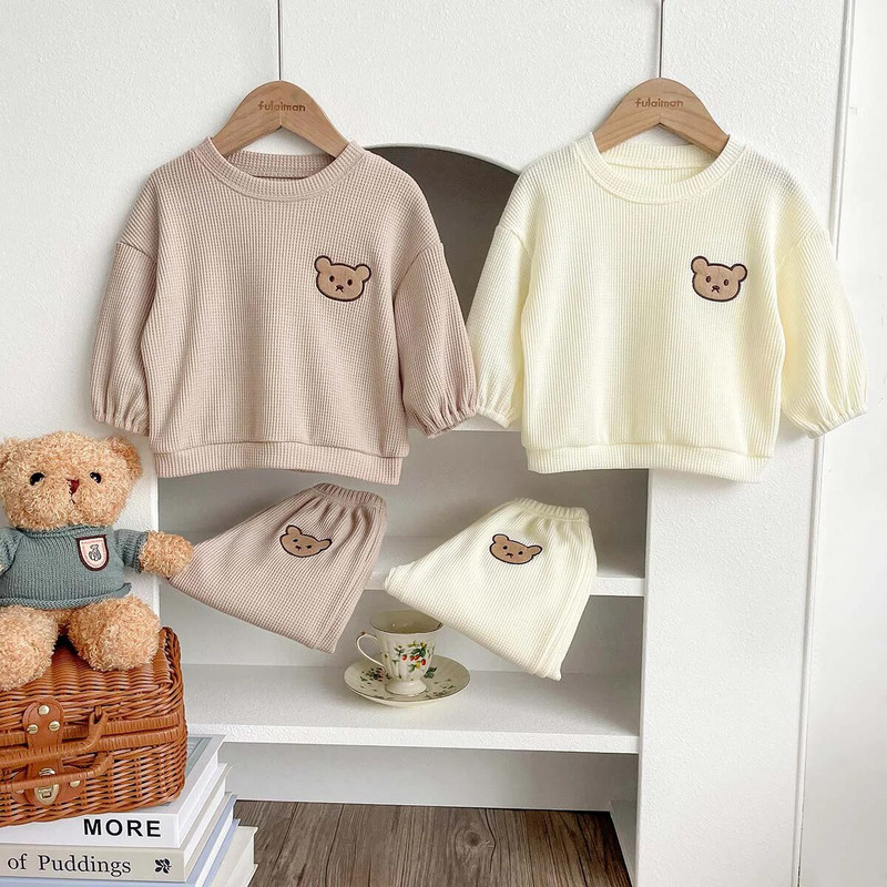 Lastekomplekt Tüdrukute ja poiste triibud kevadine ja sügisene vabaaja multikas Väike karu, kaheosaline komplekt Korea versioon