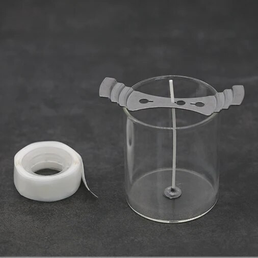 2 vnt. permatomas plastikinis dagtis, pritvirtintas „pasidaryk pats“ vaško fiksuotoms žvakėms Medžiaga, kilnojama iš plastikinės kortelės Plastikinė žvakė „pasidaryk pats“