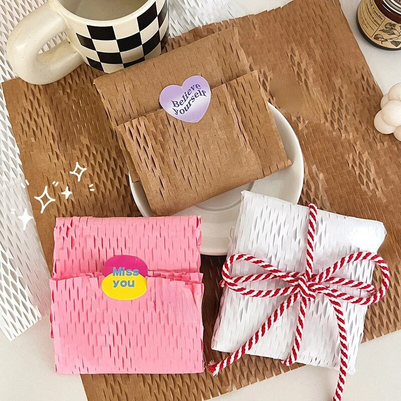 Környezetbarát méhsejt papírháló, üreges csomagolópapír, barkácsolt illatos gyertya virágos művészeti ajándékdoboz csomagolás kézzel készített anyagok