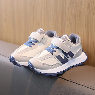 2023. gada jauni, aktuāli tiek pārdoti jauki, pirmie staigātāju sporta apavi zīdaiņiem. Jauki bērnu tenisa apavi pirmsskolas vecuma klasiskajiem sporta apaviem zēniem un meitenēm