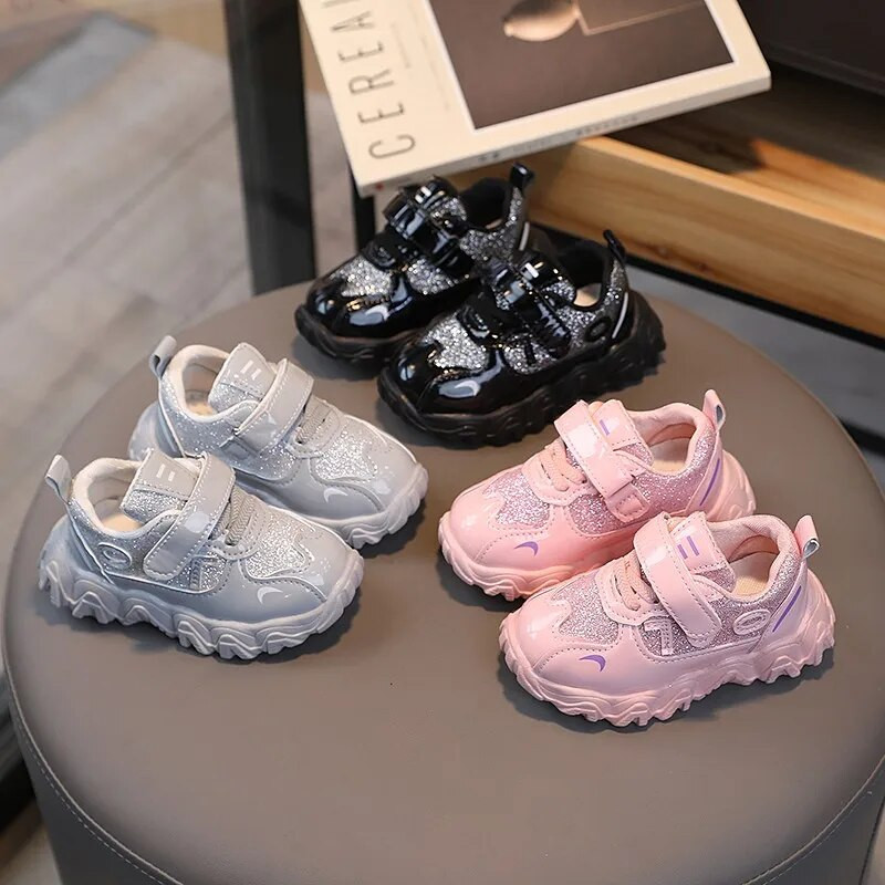 Modes Bērniem lielas kedas Toddler Zēniem Meitenēm Lakādas Spīdīgas ikdienas apavi Sporta apavi Unisex apavi 3-6G Rudens pavasaris