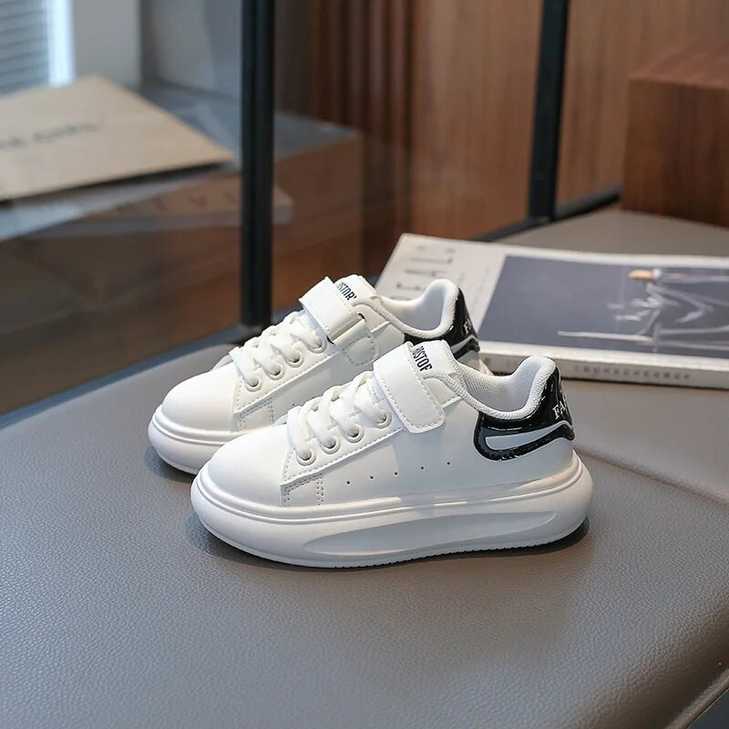 2023. gada jauni modes bērnu apavi, balti sporta apavi ar mīksto zoli zēniem, meitenēm, neslīdoši platformas, ikdienas dzīvokļi bērniem brīvā dabā