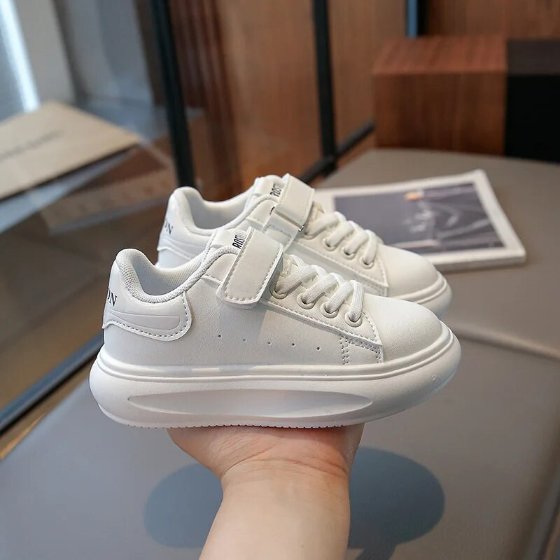 2023. gada jauni modes bērnu apavi, balti sporta apavi ar mīksto zoli zēniem, meitenēm, neslīdoši platformas, ikdienas dzīvokļi bērniem brīvā dabā