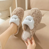 Női pamutpapucs viselése családoknak télen a meleg tartás, a csúszás megakadályozása és a párok egyszerűsítése érdekében. MTX2304 padlópapucs