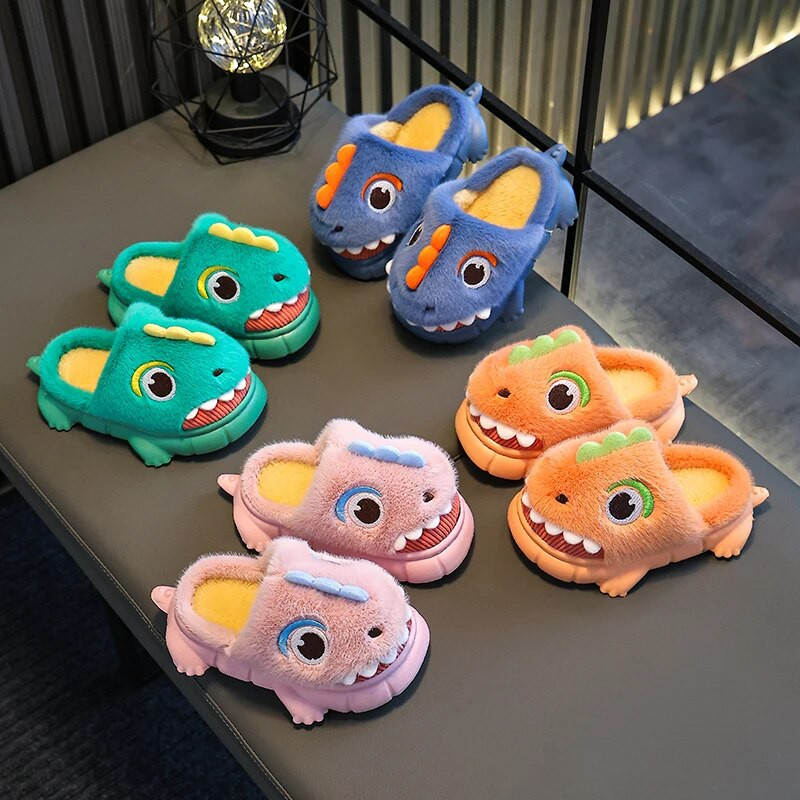 2023. gada jauna, jauka multfilma, dinozauri, bērnu plīša čības, mīksta zole, neslīdoša, ziemas silta, zīdaiņu zēnu meiteņu kokvilnas apavi iekštelpām