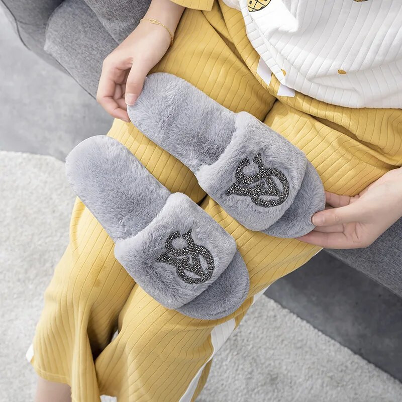 2023. gada modes sieviešu un vīriešu čības, mīkstas mākoņu čības Vīriešu čības mājās, plīša kažokādas čības, dāmu lielizmērs 44 45, sieviešu apavi, slidkalniņi