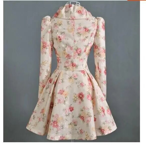 Ženska vjetrovka s printom kaputa. Nova modna ženska odjeća s printom ruža.