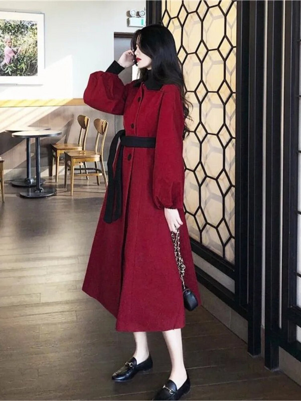 2023. aasta sügis/talv uus veinipunane prantsuse stiilis retro õukonna naiste pidulikud keskmise pikkusega õmmeldud puhvis varrukatega villased mantlid vööga