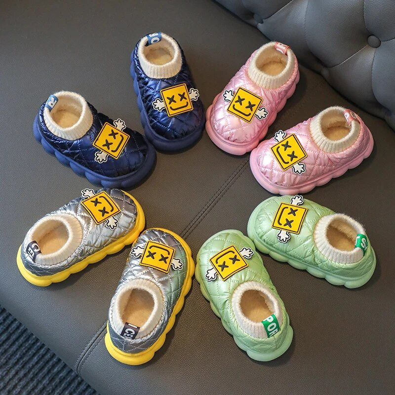 Jaunas ziemas ūdensnecaurlaidīgas kokvilnas čības Bērnu multfilma Neslīdoša mīksta zole Bērni zēni meitenes papēži silti plīša augstas mājas apavi