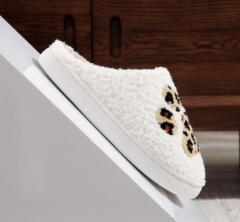 Sieviešu dzīvojamās istabas čības Sieviešu jaukas, pūkainas flip flop jaukas vēstules mīkstas plīša PVC neslīdošas ziemeļu mājas guļamistabas apavi