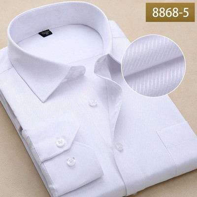 Liela izmēra vīriešu kleitu krekli ar garām piedurknēm, šaurām pieguļošām pieguļošām strīpām lietišķām formām balts vīriešu krekls vīriešu sociālajiem lieliem apģērbiem