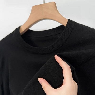 2023. gada rudens un ziemas jauns, nepelējošs samta džemperis ar apaļu apkakli Trikotāžas vīriešu džemperis Jauns ikdienas modes retro džemperis