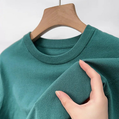 2023. gada rudens un ziemas jauns, nepelējošs samta džemperis ar apaļu apkakli Trikotāžas vīriešu džemperis Jauns ikdienas modes retro džemperis