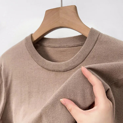 2023. gada rudens un ziemas jauns, nepelējošs samta džemperis ar apaļu apkakli Trikotāžas vīriešu džemperis Jauns ikdienas modes retro džemperis