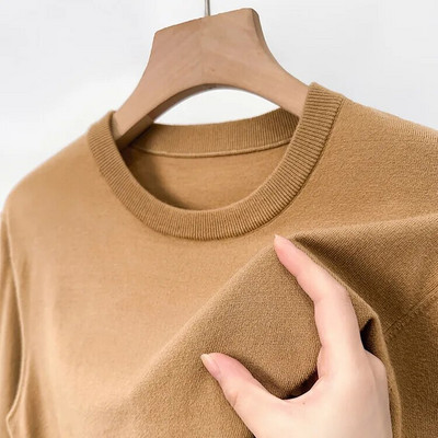 2023. gada rudens un ziemas jauns, nepelējošs samta džemperis ar apaļu apkakli Trikotāžas vīriešu džemperis Jauns ikdienas modes retro džemperis