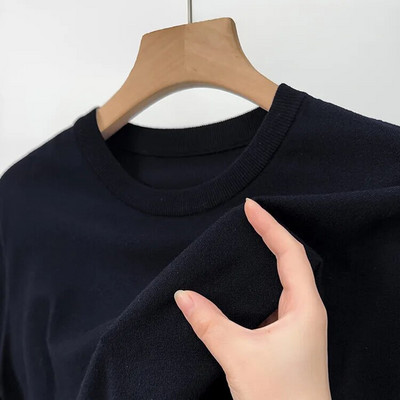 2023. gada rudens un ziemas jauns, nepelējošs samta džemperis ar apaļu apkakli Trikotāžas vīriešu džemperis Jauns ikdienas modes retro džemperis