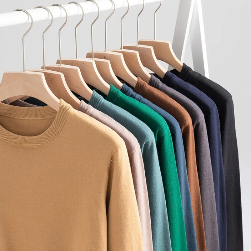 2023. gada rudens un ziemas jauns, nepelējošs samta džemperis ar apaļu apkakli Trikotāžas vīriešu džemperis Jauns ikdienas modes retro džemperis