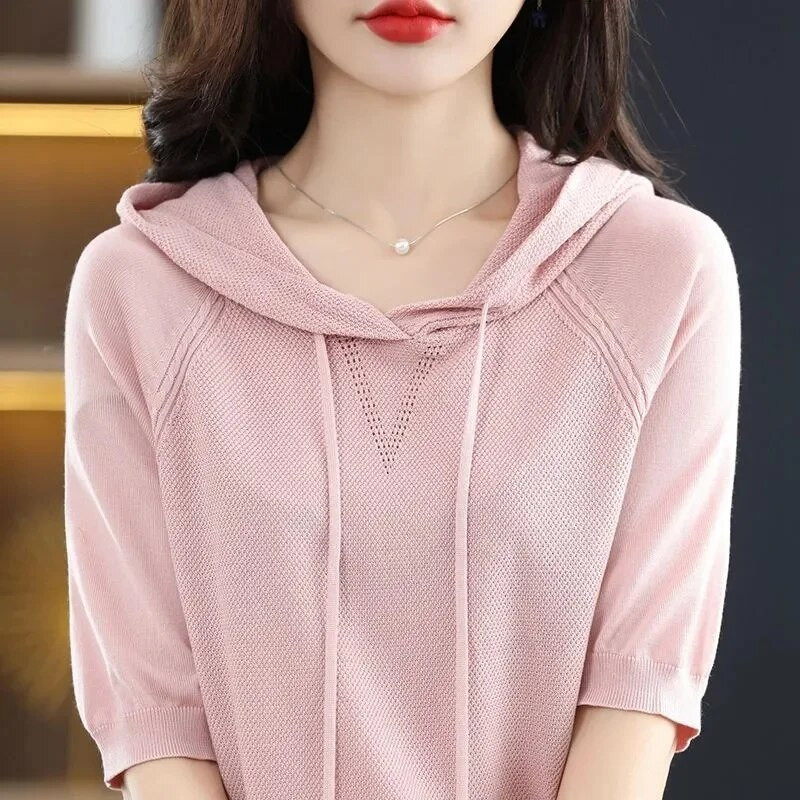 Pavasaris un vasara sieviešu džemperi ar īsām piedurknēm, krekls ar kapuci apakšā, trikotāža 2024. gada kamieļzaļa rozā puloveri korejiešu džemperi
