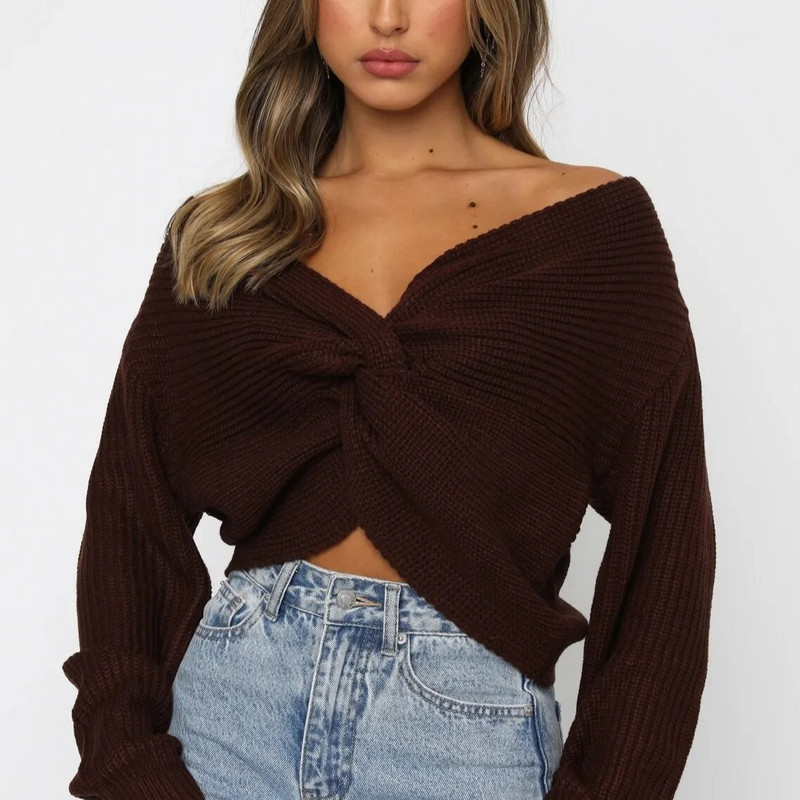 Sieviešu trikotāžas džemperi pavasarī, savīti uz augšu, apgriezti no pleciem, īsi, ikdienišķi vienkrāsaini džemperi ar garām piedurknēm.