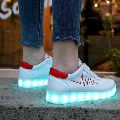 Gaismas kedas sievietēm Ikdienas apavi Led kvēlojoši apavi vīriešiem Modes, plakani skriešanas čības LED uzlādējami pāru apavi