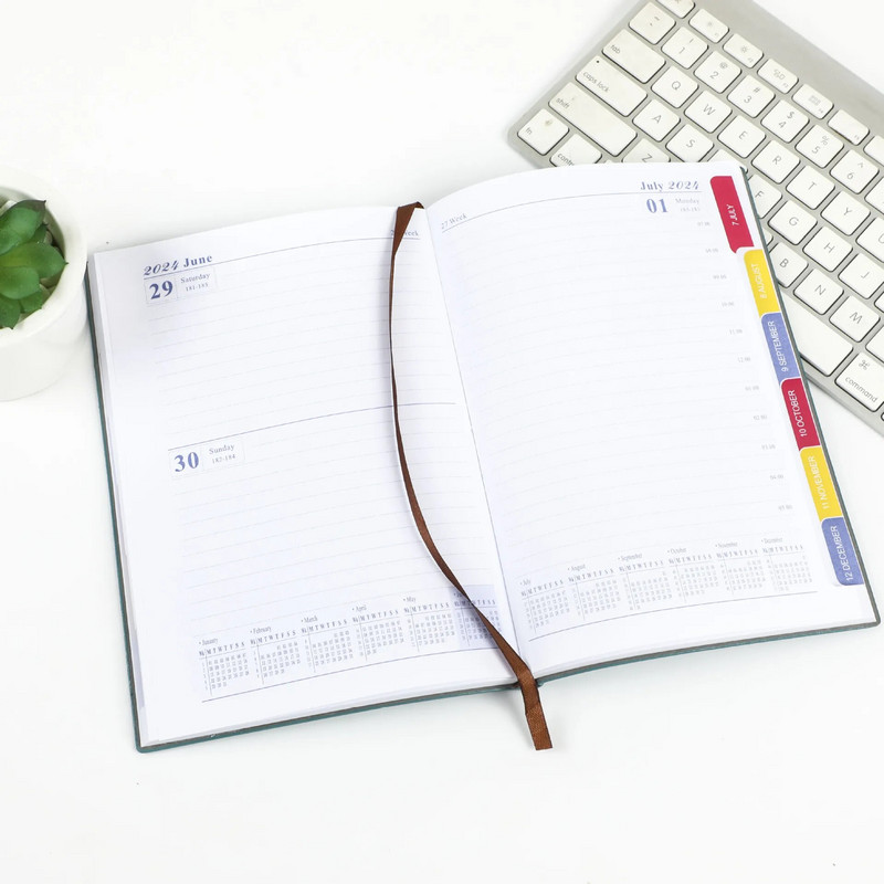 2024. gada janvāris–decembris Plānotājs angļu valodas piezīmju grāmatiņa A5 PU ādas vāks Skolas dienas kārtības plāns Iknedēļas ikmēneša dienasgrāmatas organizators